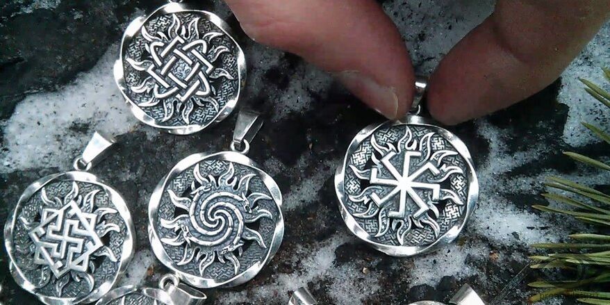 Vagyoncsalogató szláv amulettek ezüstből