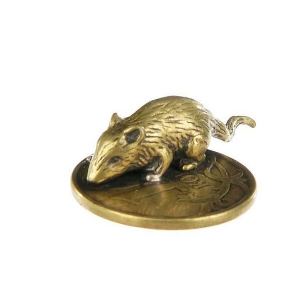 Erszényes egér amulett érmével, szerencsés pénzügyekben
