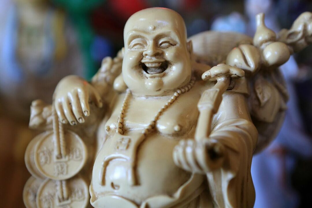 az egészség és a családi jólét amulettje - nevető buddha